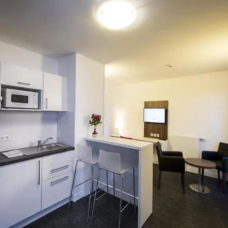 Adonis Double アパート *